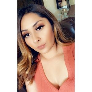 Meet your Posher, Claudia